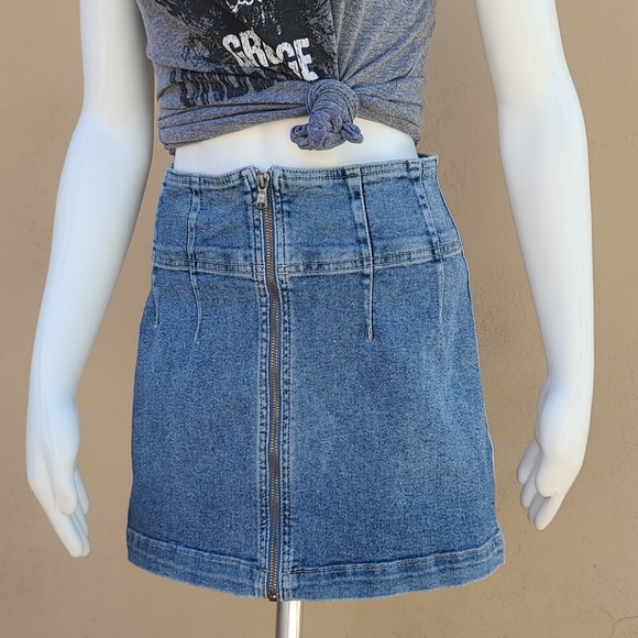 FREE PEOPLE VIRGO Front Zip Jean Skirt 27 Mini Indigo Blue Light Wash Denim - Picture 9 of 14